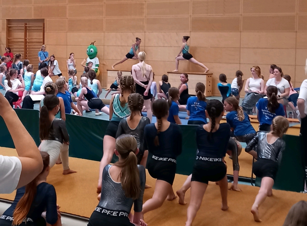 GKTF26-Gymnastik_mit_Lumi-US